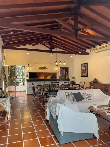 Residencia en esquina cerca del Club Náutico 4