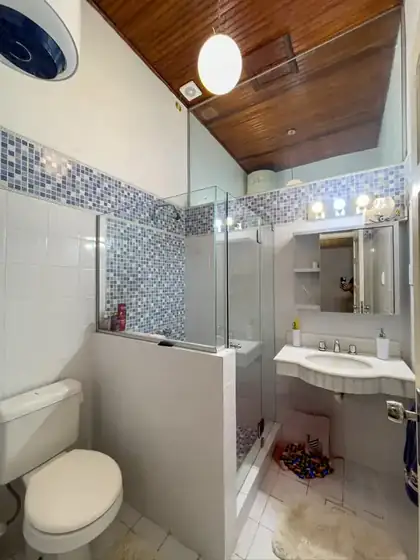 Residencia en esquina cerca del Club Náutico 8