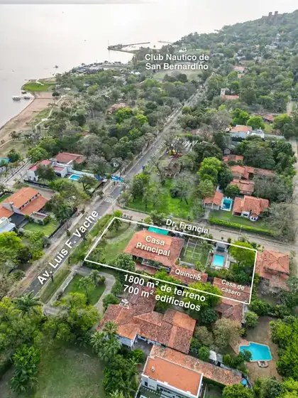 Residencia en esquina cerca del Club Náutico 9