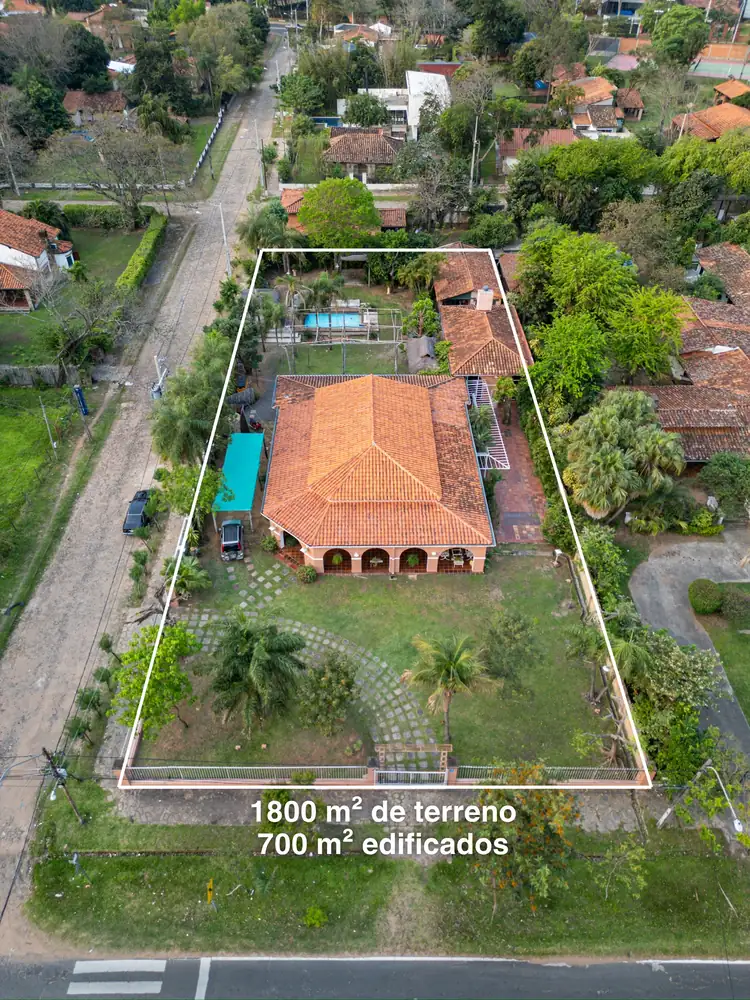 Residencia en esquina cerca del Club Náutico 1