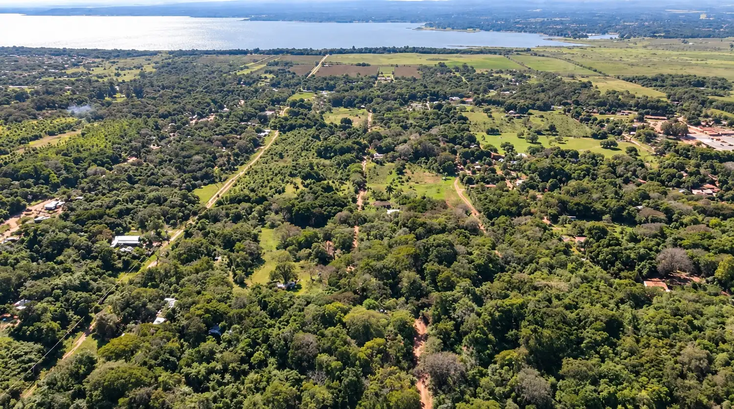 Vista aérea hacia el Lago Ypacaraí